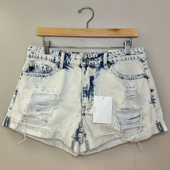 NWT KanCan Kaya High Rise Light Acid Wash Distressed Denim Shorts - Picture 6 of 14